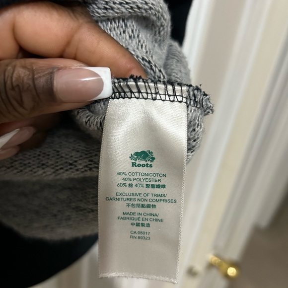 ROOTS BLACK SWEATSHIRT | Mens Small - Picture 2 of 3